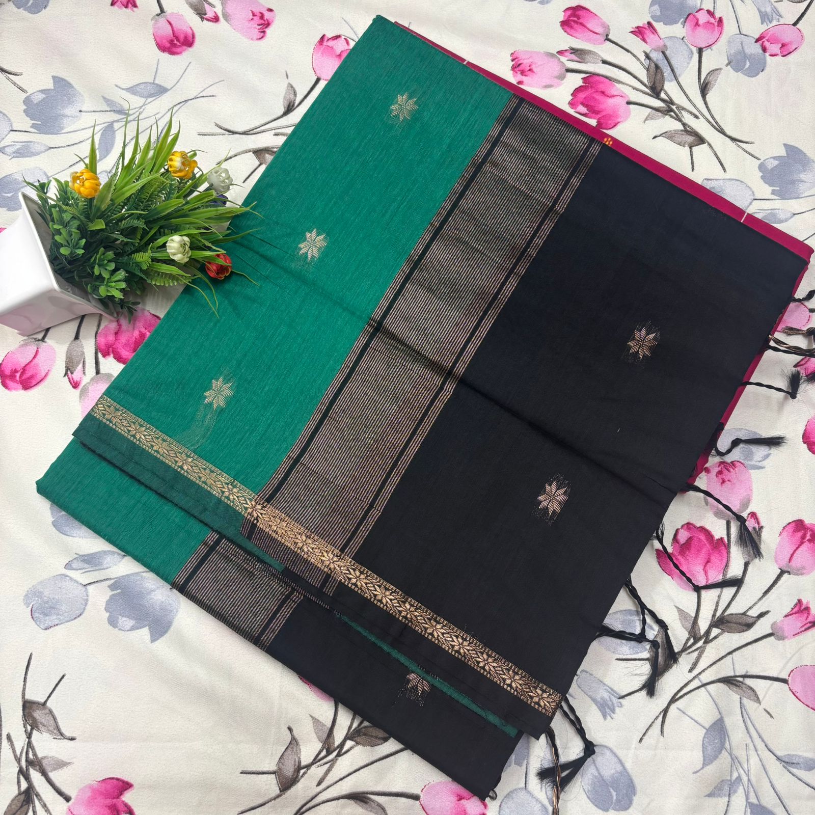 Emerald Teal & Black Dual-Tone Maheshwari Silk Cotton